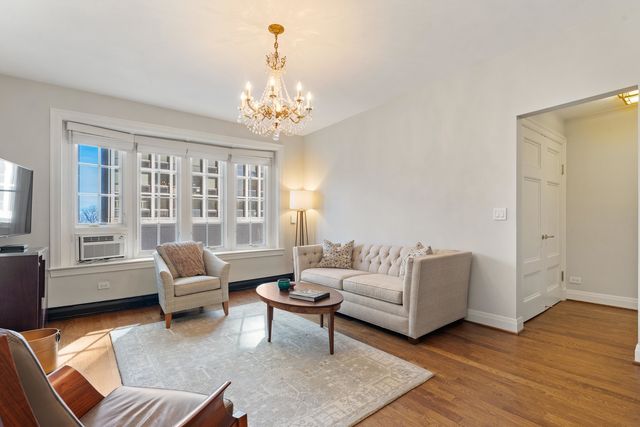 70 E Scott Street 307, Chicago, IL 60610