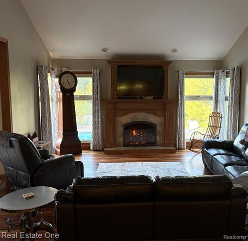 1115 Joshua Drive, Troy, MI 48098