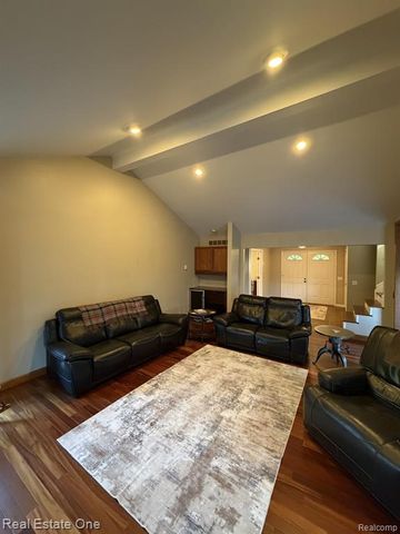 1115 Joshua Drive, Troy, MI 48098