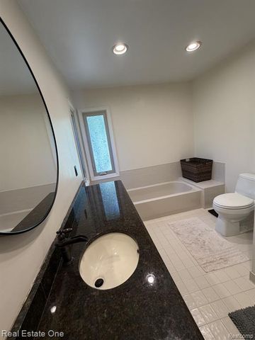 1115 Joshua Drive, Troy, MI 48098
