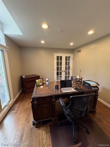 1115 Joshua Drive, Troy, MI 48098