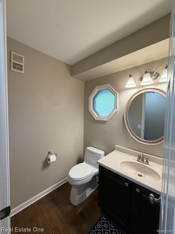 1115 Joshua Drive, Troy, MI 48098