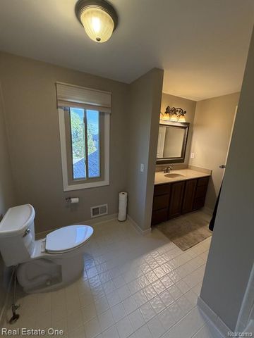 1115 Joshua Drive, Troy, MI 48098
