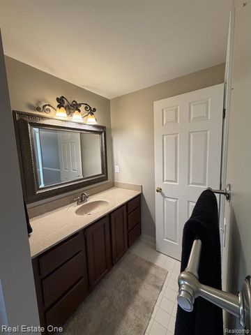 1115 Joshua Drive, Troy, MI 48098