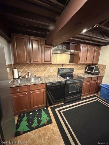 1115 Joshua Drive, Troy, MI 48098