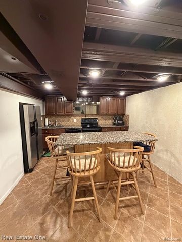 1115 Joshua Drive, Troy, MI 48098