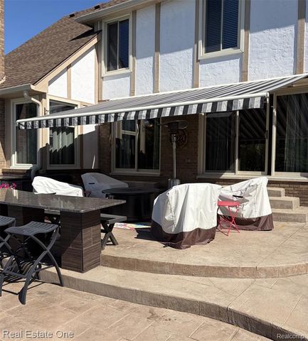 1115 Joshua Drive, Troy, MI 48098