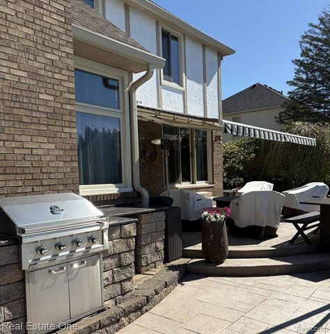1115 Joshua Drive, Troy, MI 48098