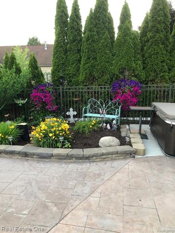 1115 Joshua Drive, Troy, MI 48098