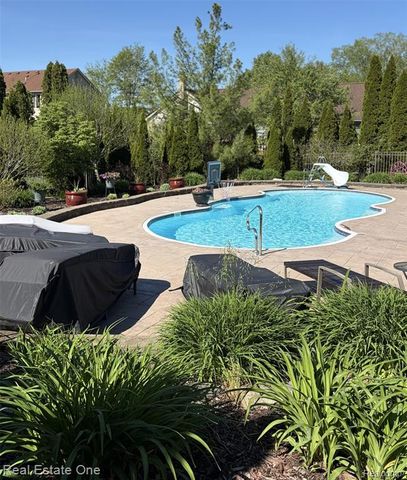 1115 Joshua Drive, Troy, MI 48098