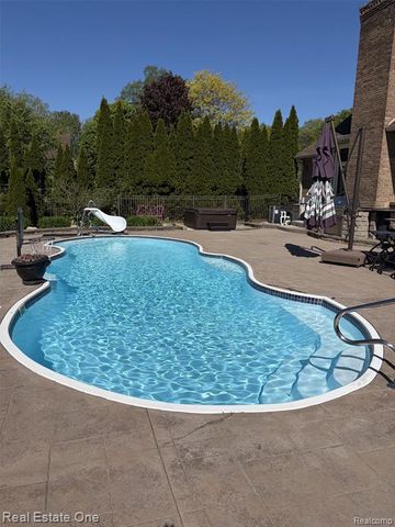 1115 Joshua Drive, Troy, MI 48098