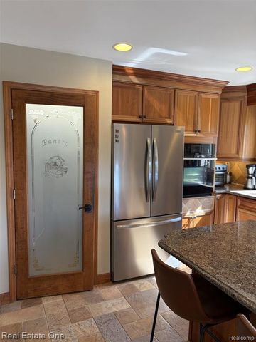 1115 Joshua Drive, Troy, MI 48098