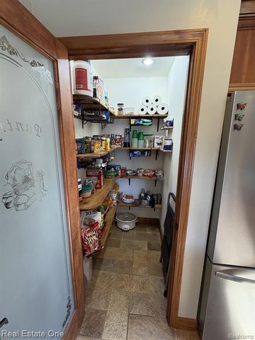 1115 Joshua Drive, Troy, MI 48098