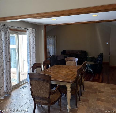 1115 Joshua Drive, Troy, MI 48098