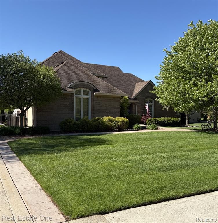1115 Joshua Drive, Troy, MI 48098
