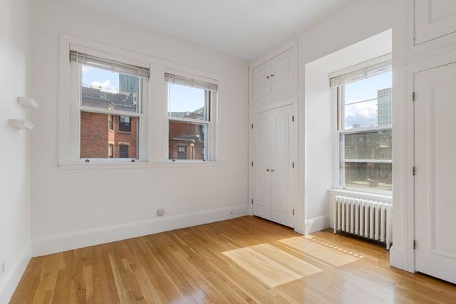 290 Commonwealth Ave 11, Boston, MA 02115