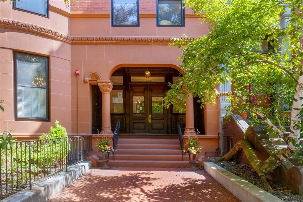 290 Commonwealth Ave 11, Boston, MA 02115