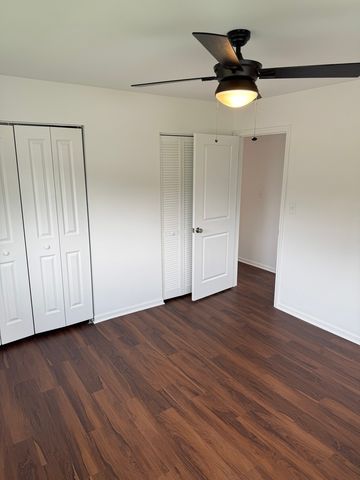 551 N Washington Avenue B, Batavia, IL 60510