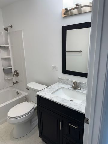 551 N Washington Avenue B, Batavia, IL 60510