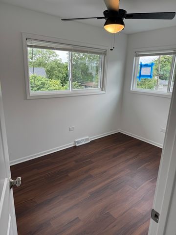 551 N Washington Avenue B, Batavia, IL 60510