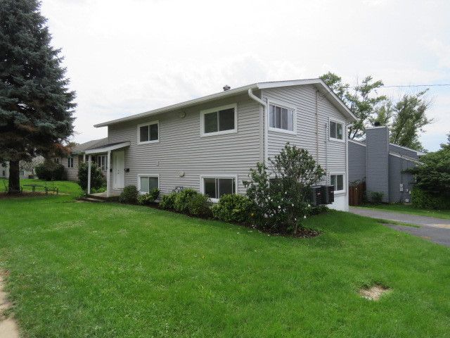 551 N Washington Avenue B, Batavia, IL 60510