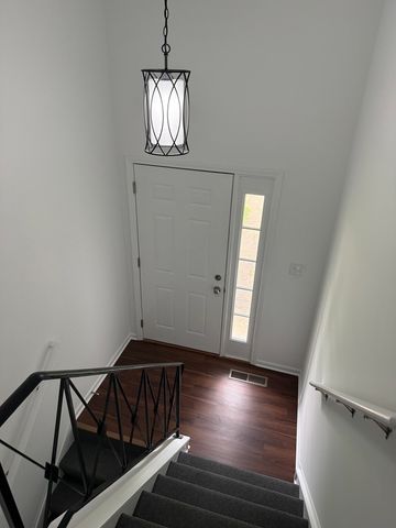 551 N Washington Avenue B, Batavia, IL 60510