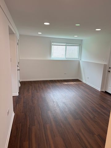 551 N Washington Avenue B, Batavia, IL 60510