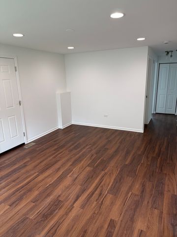 551 N Washington Avenue B, Batavia, IL 60510