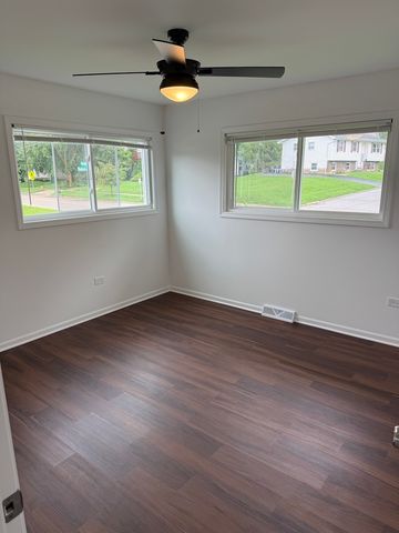 551 N Washington Avenue B, Batavia, IL 60510