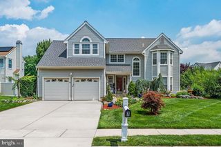 7 EDINBURGH LN, Mount Laurel, NJ 08054