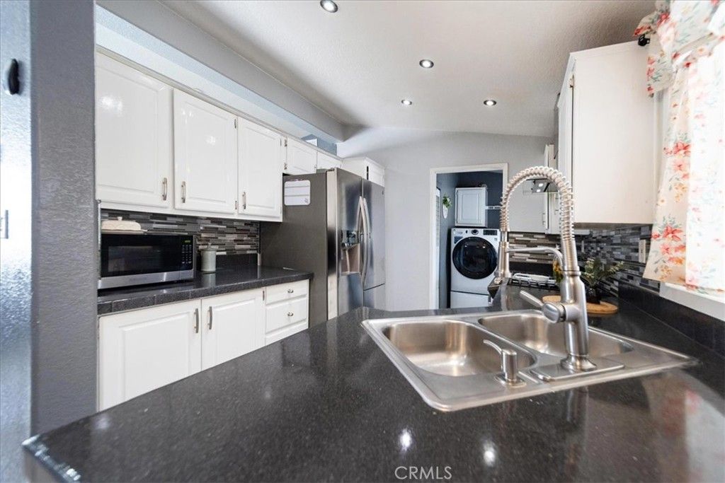 Image 15 of property listing at 32900 Riverside Drive 63, Lake Elsinore, CA 92530