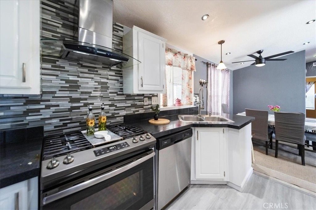 Image 16 of property listing at 32900 Riverside Drive 63, Lake Elsinore, CA 92530