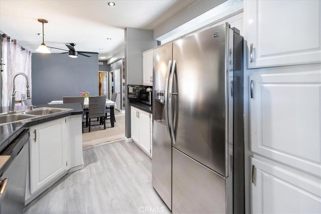 Image 17 of property listing at 32900 Riverside Drive 63, Lake Elsinore, CA 92530