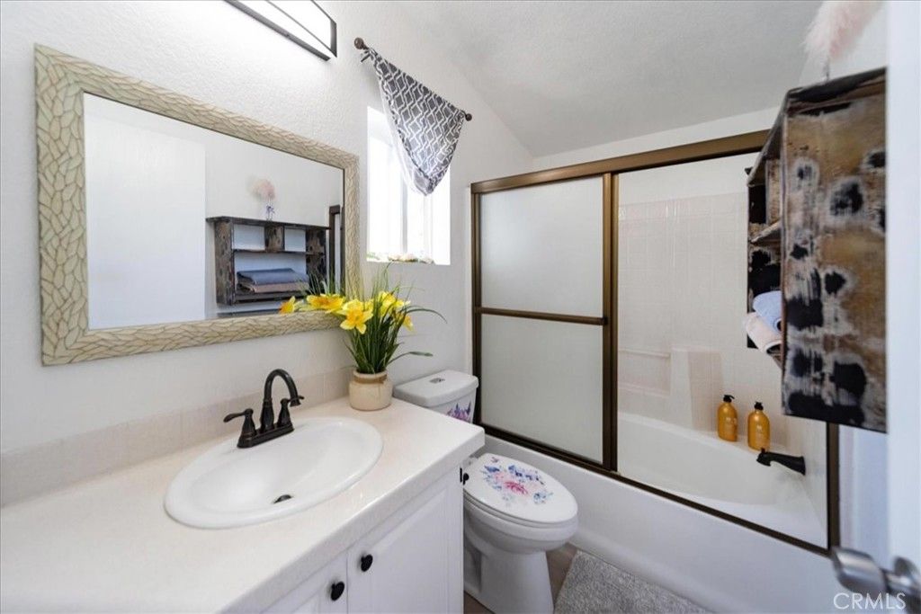 Image 24 of property listing at 32900 Riverside Drive 63, Lake Elsinore, CA 92530