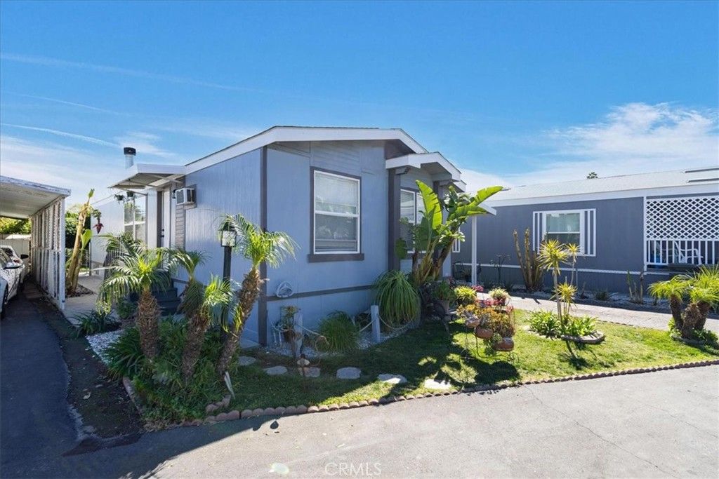 Image 3 of property listing at 32900 Riverside Drive 63, Lake Elsinore, CA 92530