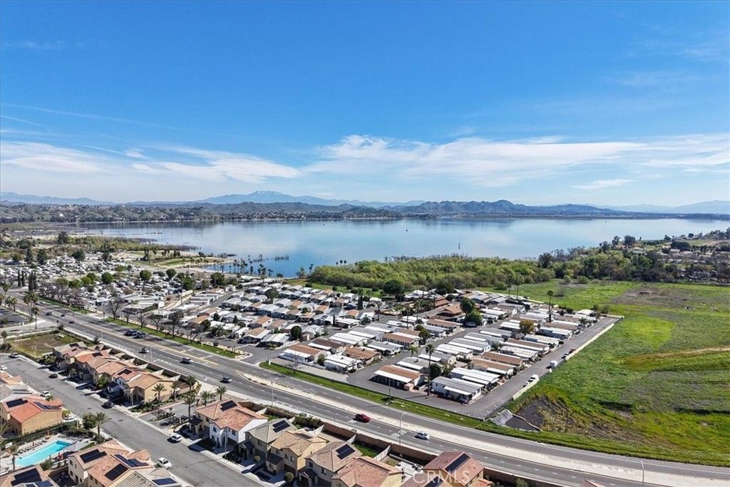 Image 35 of property listing at 32900 Riverside Drive 63, Lake Elsinore, CA 92530