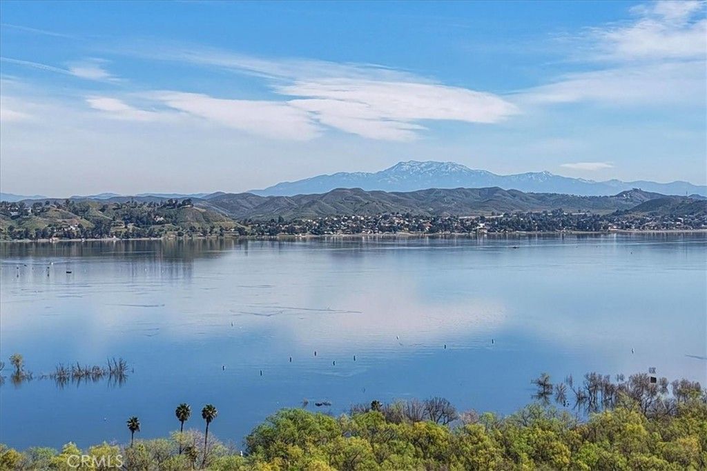 Image 38 of property listing at 32900 Riverside Drive 63, Lake Elsinore, CA 92530