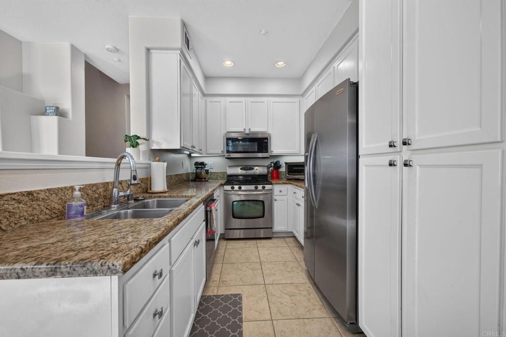 41524 Blue Canyon Avenue 3, Murrieta, CA 92562 — photo 2