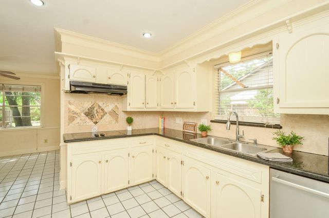 6611 Cypress Point Drive, Houston, TX 77069