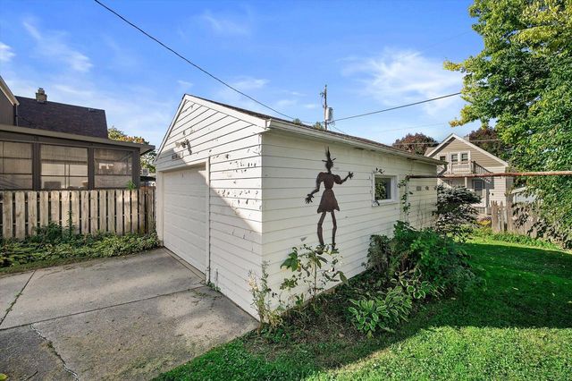 2759 S Humboldt Park COURT, Milwaukee, WI 53207