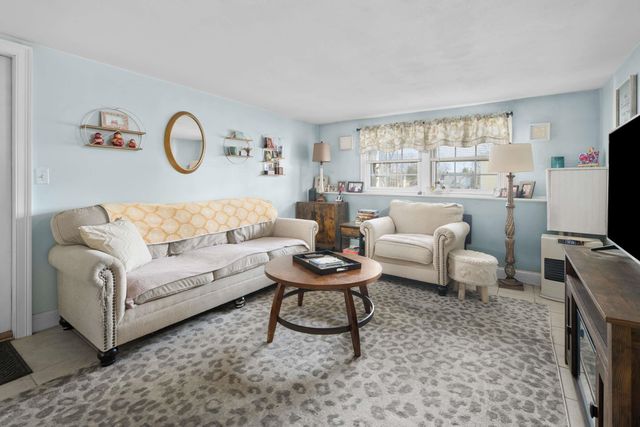 11 Carriage Hill Rd Apt B, Eliot, ME 03903