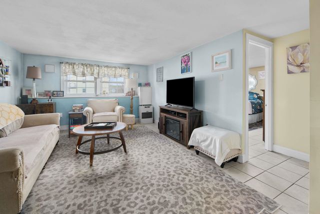 11 Carriage Hill Rd Apt B, Eliot, ME 03903
