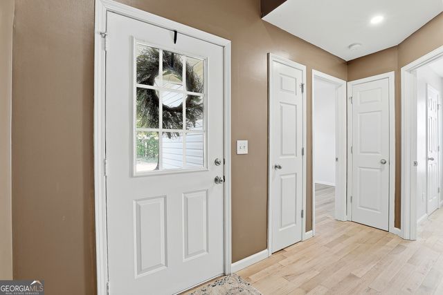18 Hill Top Circle, Grantville, GA 30220