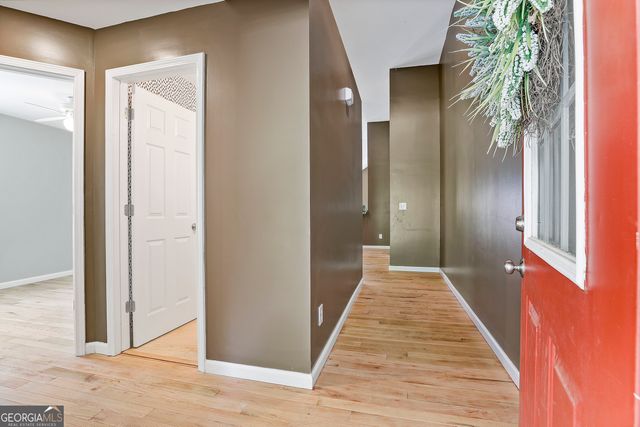 18 Hill Top Circle, Grantville, GA 30220