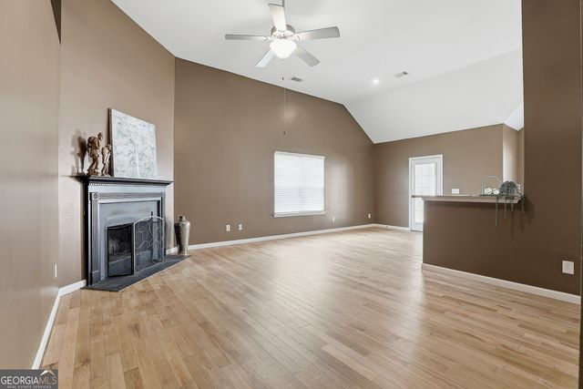 18 Hill Top Circle, Grantville, GA 30220