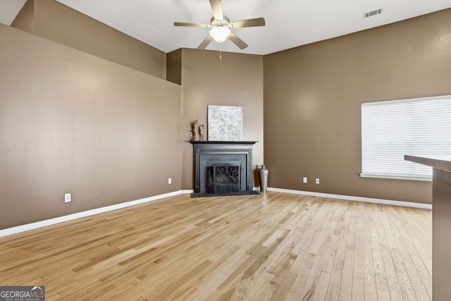 18 Hill Top Circle, Grantville, GA 30220