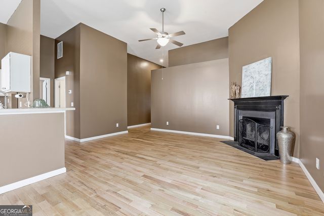18 Hill Top Circle, Grantville, GA 30220