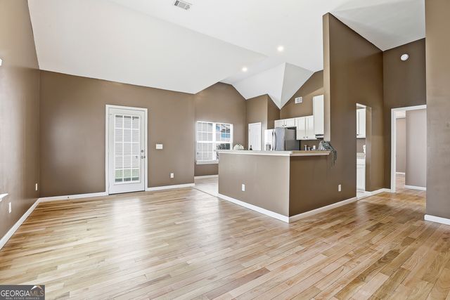 18 Hill Top Circle, Grantville, GA 30220