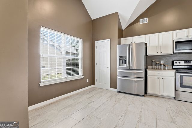 18 Hill Top Circle, Grantville, GA 30220