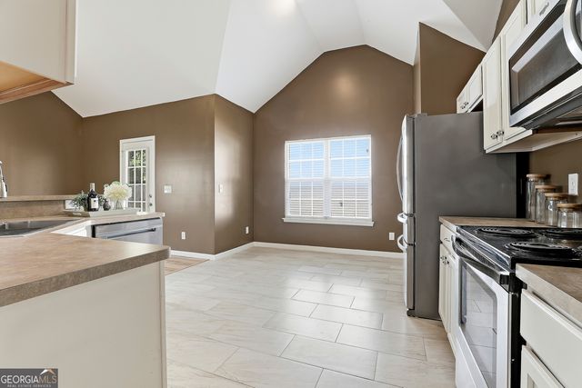 18 Hill Top Circle, Grantville, GA 30220